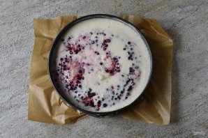 Открытый пирог с брусникой