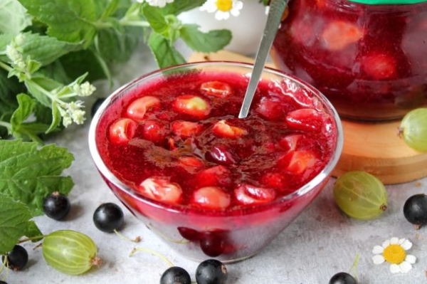 Джем из крыжовника с соком черной смородины Джем из крыжовника с соком черной смородины