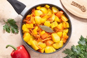 Картофель с морковью и перцем Картофель с морковью и перцем
