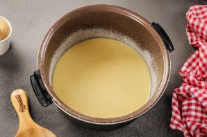 Манник на кефире в мультиварке