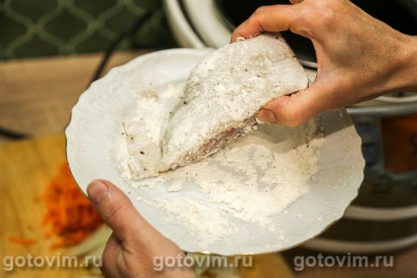 Камбала, жаренная с овощами в мультиварке