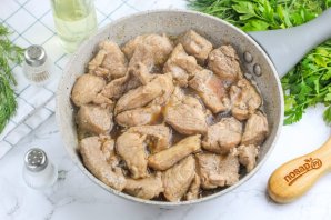 Свиная лопатка на сковороде Свиная лопатка на сковороде