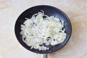 Шампиньоны с луком Шампиньоны с луком