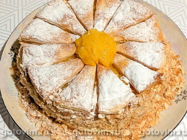 Апельсиновый торт из слоеного теста со взбитыми сливками
