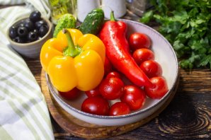 Салат с брынзой и помидорами Салат с брынзой и помидорами