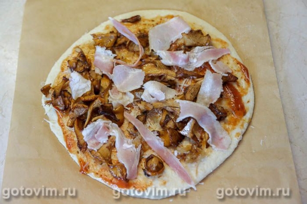 Пицца с лисичками и беконом Пицца с лисичками и беконом