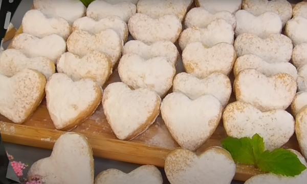 Никаких яиц и долгого замеса. Рассыпчатое печенье, которое превзойдет все ваши ожидания: идеально к чаю