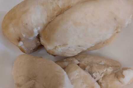 Салат с курицей, сырными шариками и пекинской капустой