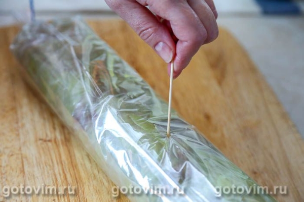 Рулет из капусты с фаршем и рисом (в пакете для запекания) Рулет из капусты с фаршем и рисом (в пакете для запекания)