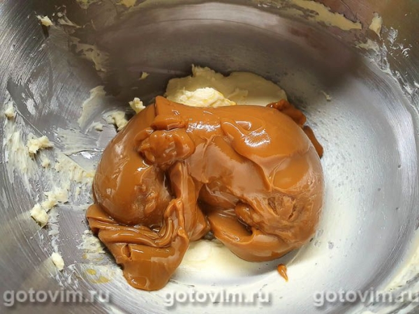 Десерт «Муравейник» с жареным миндалем Десерт «Муравейник» с жареным миндалем