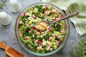 Окрошка с горчицей и сметаной на квасе Окрошка с горчицей и сметаной на квасе