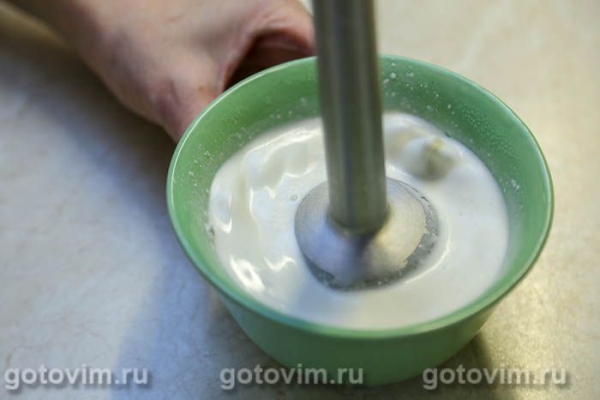 Куриные бедра с сырным соусом горгонзола и грецкими орехами