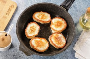 Дрожжевые оладушки на кефире