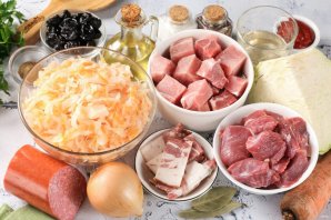 Классический бигус из квашеной капусты Классический бигус из квашеной капусты