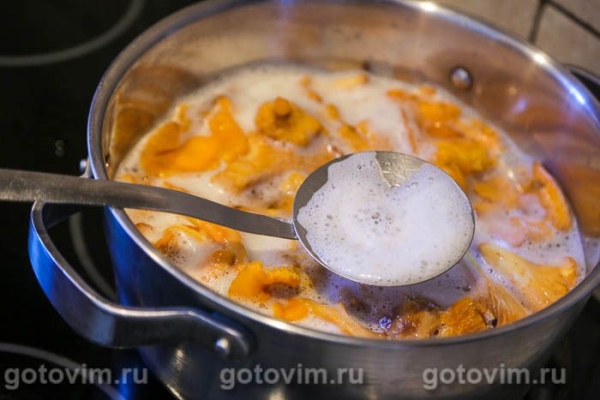 Запеченная грудинка с лисичками в «кармашках» Запеченная грудинка с лисичками в «кармашках»