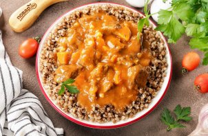 Гуляш с гречкой Гуляш с гречкой