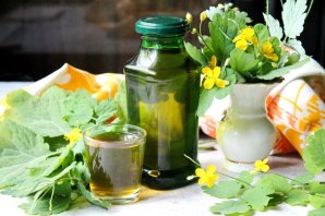 Настойка чистотела на спирту Настойка чистотела на спирту