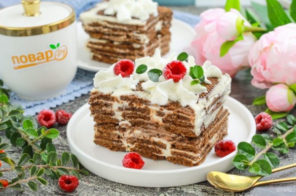 Торт из печенья с кремом из сметаны и сгущёнки Торт из печенья с кремом из сметаны и сгущёнки