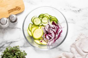 Азиатский салат из кабачка