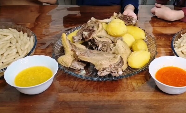 На Кавказе это блюдо могут есть 7 дней подряд . А мясо не важно какое, оно будет сочным и мягким На Кавказе это блюдо могут есть 7 дней подряд . А мясо не важно какое, оно будет сочным и мягким