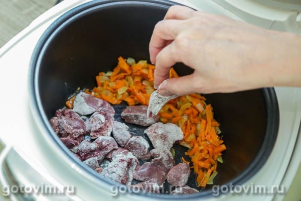 Куриная печень в томатно-сметанном соусе в мультиварке