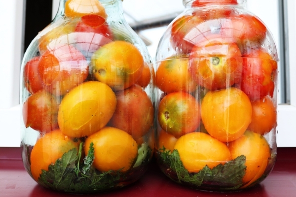 Сладкие консервированные помидоры с лимонной кислотой