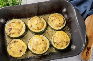 Кабачки с фаршем, чесноком и сыром Кабачки с фаршем, чесноком и сыром
