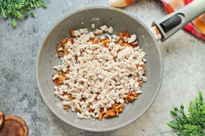 Жульен с курицей и лисичками Жульен с курицей и лисичками