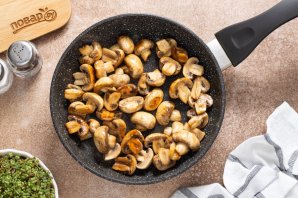 Шампиньоны на сковороде Шампиньоны на сковороде