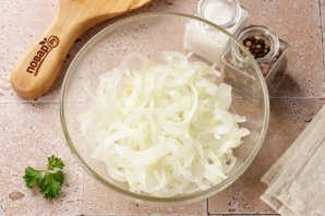 Маринованный лук с сумахом