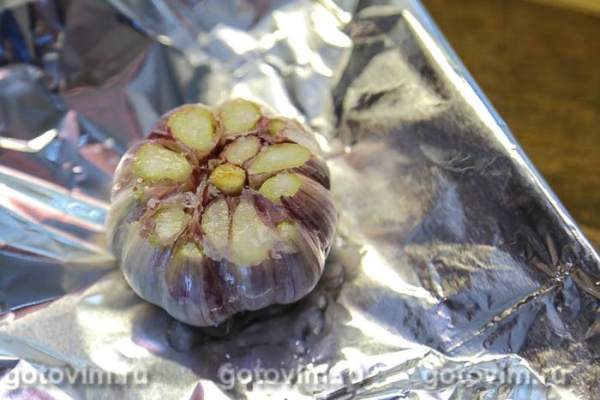 Закусочное масло с печеным чесноком Закусочное масло с печеным чесноком