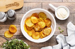 Картофельные чипсы в духовке без масла