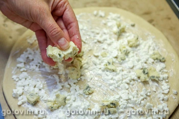 Пицца «Четыре сыра» с виноградом Пицца «Четыре сыра» с виноградом