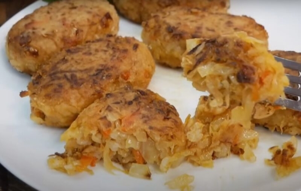 Сочные капустные котлеты, которые спасают от голода. Простой рецепт Сочные капустные котлеты, которые спасают от голода. Простой рецепт