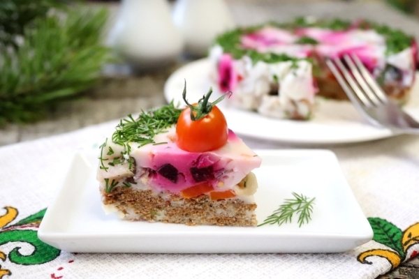 Закусочный торт-желе с селёдкой Закусочный торт-желе с селёдкой
