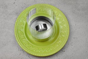 Пасхальный салат с консервированным лососем Пасхальный салат с консервированным лососем