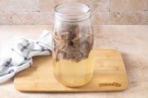 Домашний квас из черного хлеба на сухих дрожжах Домашний квас из черного хлеба на сухих дрожжах