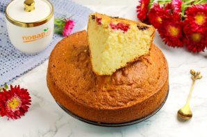 Сметанный пирог с ягодами