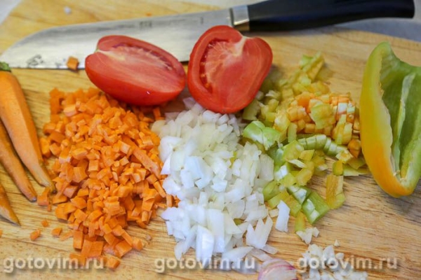 Мясной суп с говядиной, чечевицей и фасолью Мясной суп с говядиной, чечевицей и фасолью