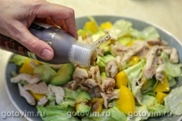 Салат из курицы с манго и авокадо Салат из курицы с манго и авокадо