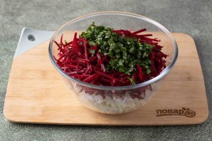 Салат из капусты, дайкона и свеклы Салат из капусты, дайкона и свеклы