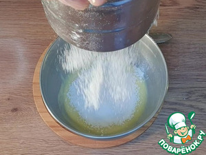 Пирог с творожной начинкой и сливой