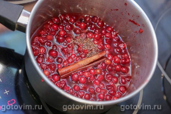 Утиные ножки конфи с клюквенным соусом и запеченным картофелем