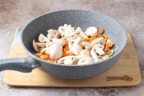 Овощное рагу с грибами, кабачками и баклажанами Овощное рагу с грибами, кабачками и баклажанами