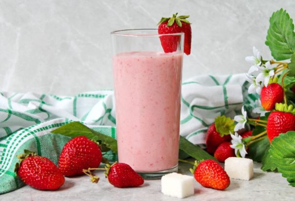 Клубника с кефиром