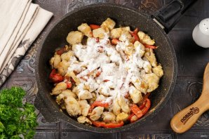 Фрикасе из курицы со сметаной Фрикасе из курицы со сметаной