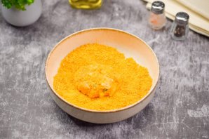 Рубленые котлеты в панировочных сухарях на сковороде Рубленые котлеты в панировочных сухарях на сковороде