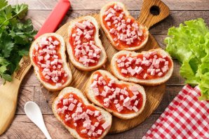Бутерброды с колбасой и сыром Бутерброды с колбасой и сыром