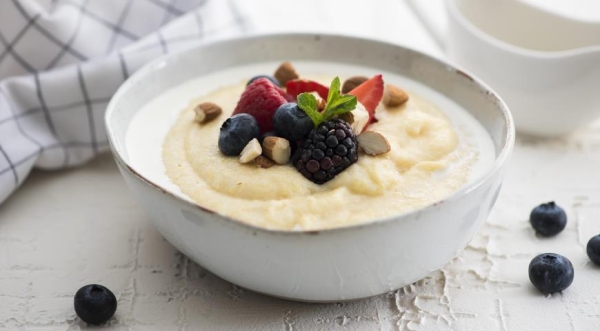 Кукурузная каша на молоке c ягодами , пошаговый рецепт с фото на 253 ккал Кукурузная каша на молоке c ягодами , пошаговый рецепт с фото на 253 ккал