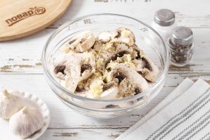 Шампиньоны в чесночном соусе Шампиньоны в чесночном соусе